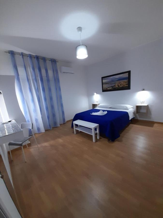 Milazzo: La Porta Delle Eolie Bed & Breakfast ห้อง รูปภาพ